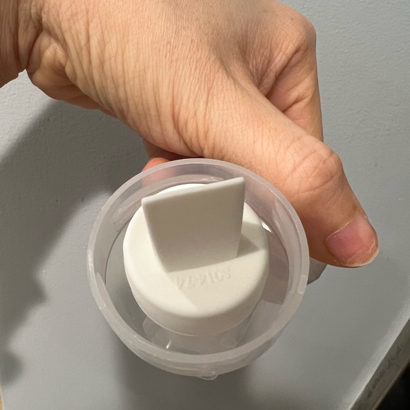 Medela PersonalFit Connectors with valves (comes in a set of 4) - Picture 3 of 7